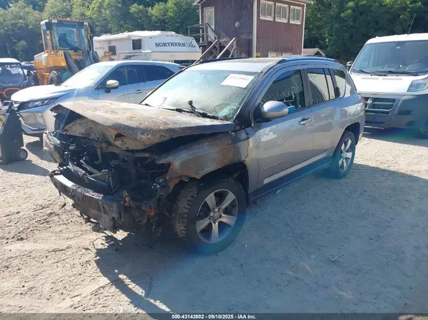 1C4NJDEB4HD193097 2017 JEEP COMPASS - Image 2