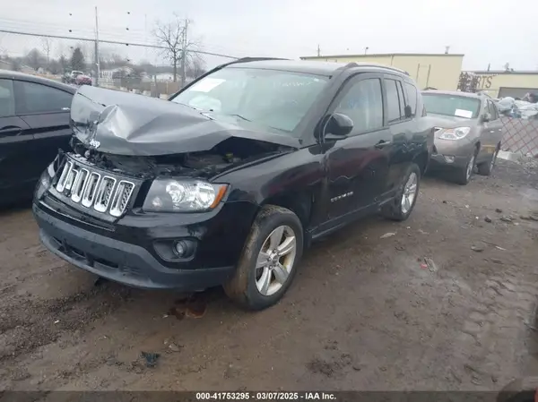 1C4NJDEB4HD205233 2017 JEEP COMPASS - Image 2