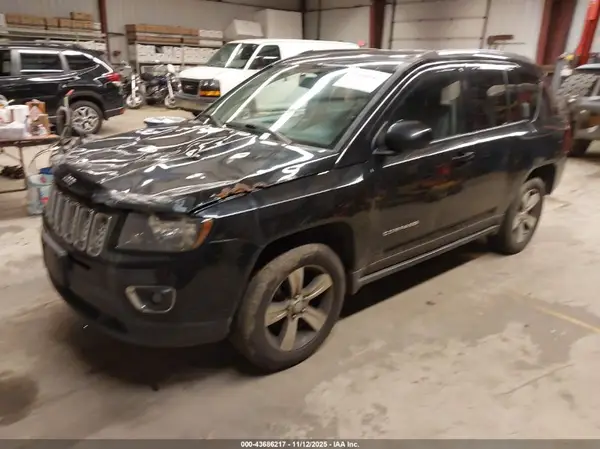 1C4NJDEB5HD111300 2017 JEEP COMPASS - Image 2
