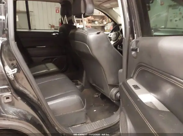 1C4NJDEB5HD111300 2017 JEEP COMPASS - Image 8