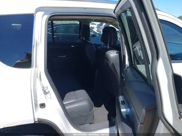 1C4NJDEB5HD113418 2017 JEEP COMPASS - Image 8