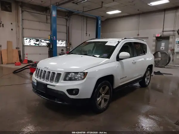 1C4NJDEB6HD104677 2017 JEEP COMPASS - Image 2