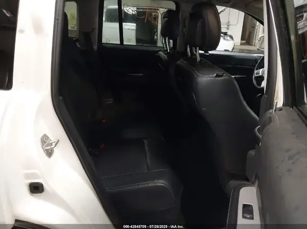 1C4NJDEB6HD104677 2017 JEEP COMPASS - Image 8