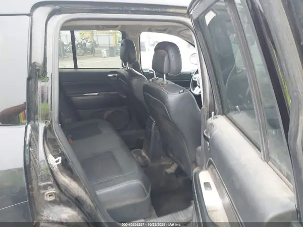 1C4NJDEB6HD106073 2017 JEEP COMPASS - Image 8