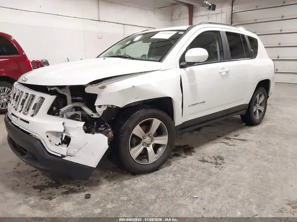 1C4NJDEB6HD163681 2017 JEEP COMPASS - Image 2