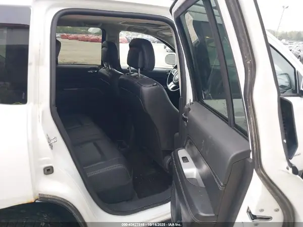 1C4NJDEB7GD772177 2016 JEEP COMPASS - Image 8