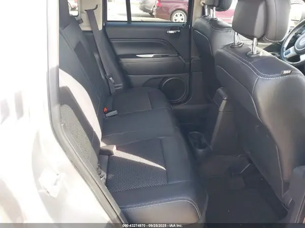 1C4NJDEB7HD106700 2017 JEEP COMPASS - Image 8