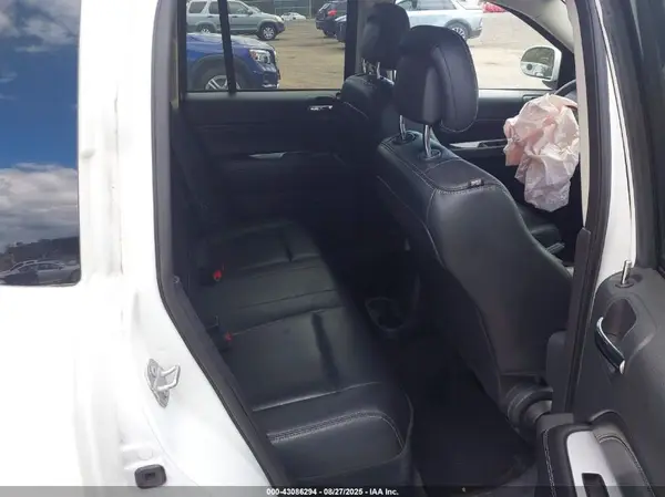 1C4NJDEB7HD125389 2017 JEEP COMPASS - Image 8