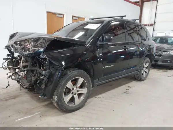 1C4NJDEB7HD176326 2017 JEEP COMPASS - Image 2