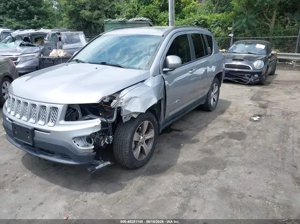 1C4NJDEB7HD193255 2017 JEEP COMPASS - Image 2