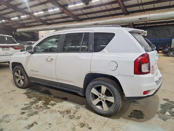 1C4NJDEB8GD745800 2016 JEEP COMPASS - Image 2