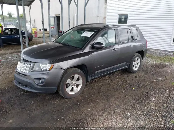 1C4NJDEB8HD100260 2017 JEEP COMPASS - Image 2