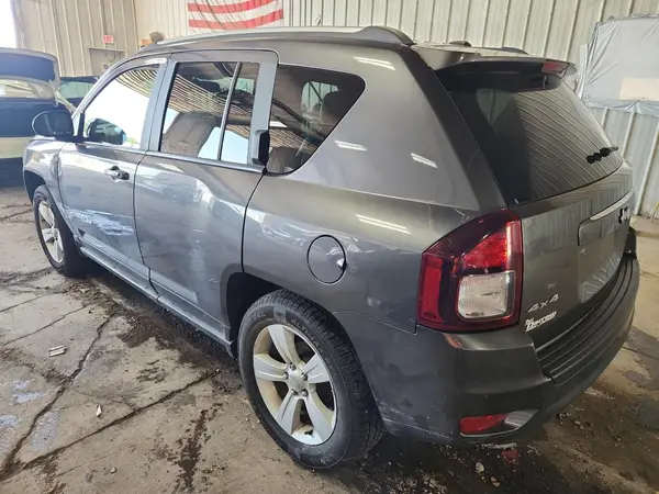 1C4NJDEB8HD144257 2017 JEEP COMPASS - Image 2