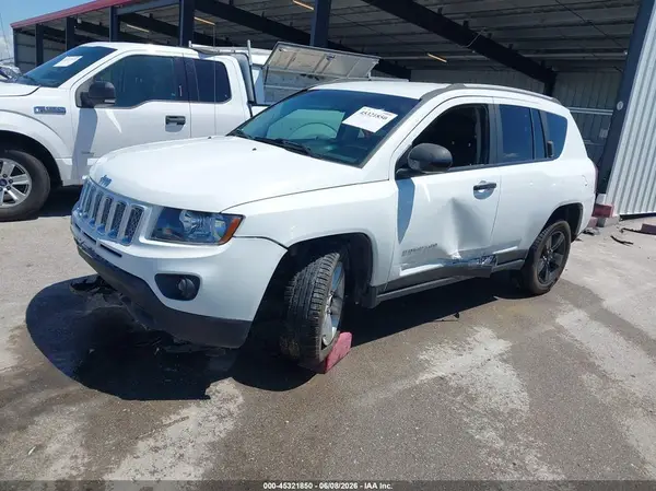 1C4NJDEB8HD168199 2017 JEEP COMPASS - Image 2