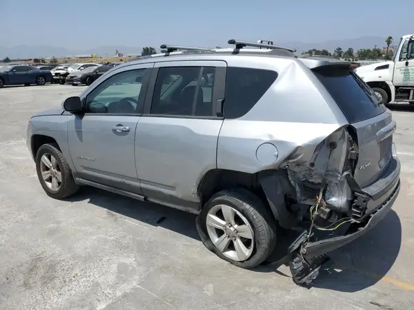 1C4NJDEB8HD204750 2017 JEEP COMPASS - Image 2