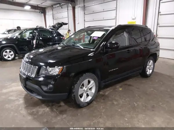 1C4NJDEB8HD205218 2017 JEEP COMPASS - Image 2