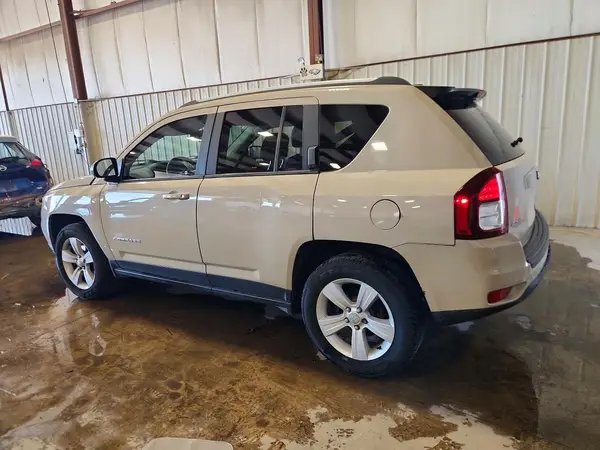 1C4NJDEB8HD208992 2017 JEEP COMPASS - Image 2