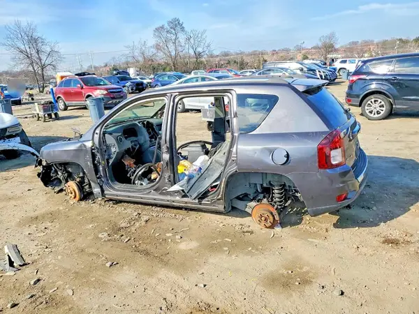 1C4NJDEB9GD559389 2016 JEEP COMPASS - Image 2