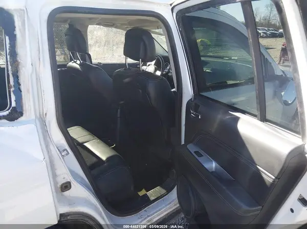 1C4NJDEB9HD104625 2017 JEEP COMPASS - Image 8