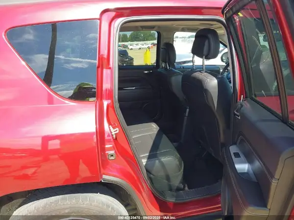 1C4NJDEB9HD176263 2017 JEEP COMPASS - Image 8