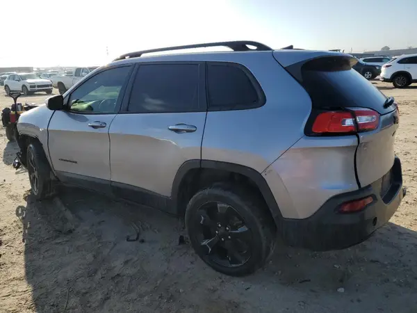 1C4PJLCB8JD553225 2018 JEEP GRAND CHEROKEE - Image 2