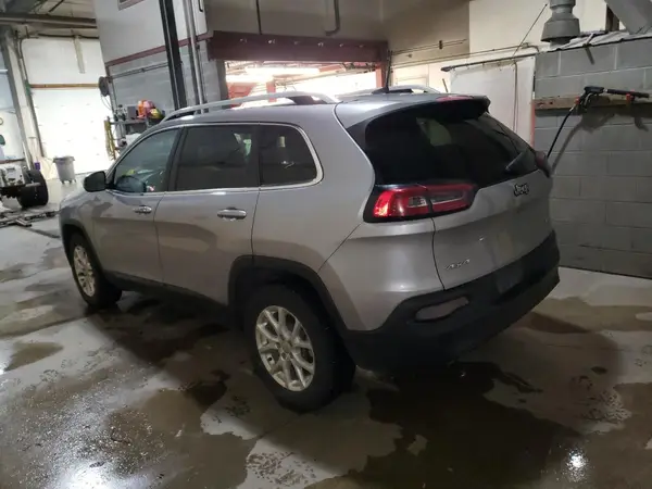1C4PJMLB5JD567735 2018 JEEP GRAND CHEROKEE - Image 2