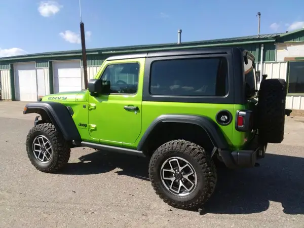 1C4PJXAN0SW658982 2025 JEEP WRANGLER - Image 2