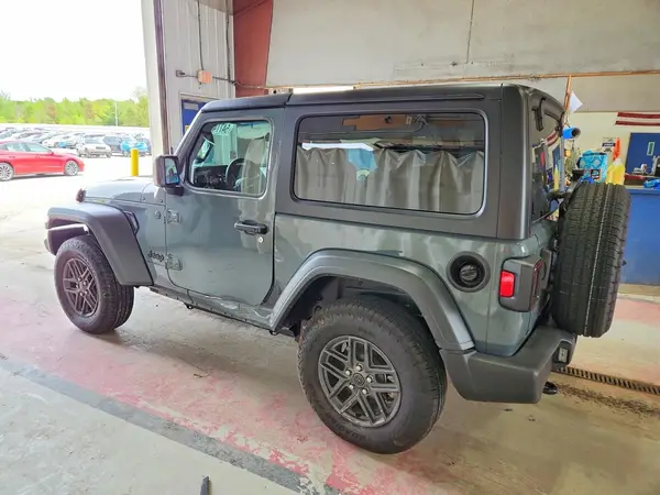 1C4PJXAN4SW631820 2025 JEEP WRANGLER - Image 2