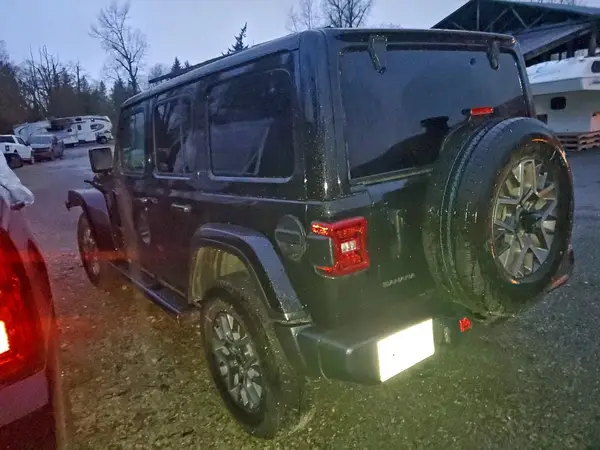 1C4PJXEG2SW633514 2025 JEEP WRANGLER - Image 2