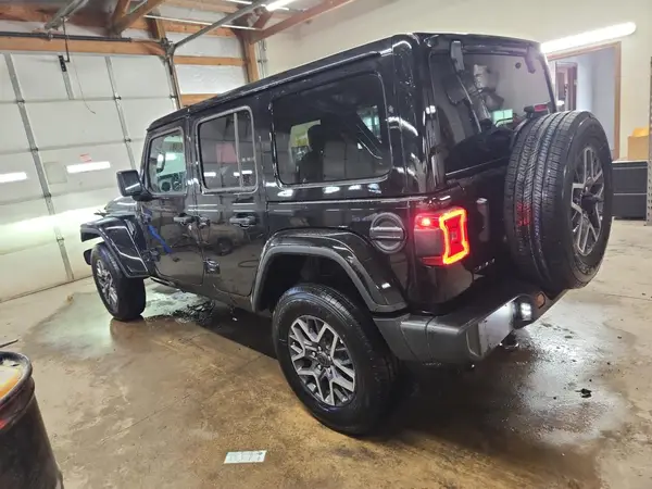 1C4PJXEN2SW573927 2025 JEEP WRANGLER - Image 2