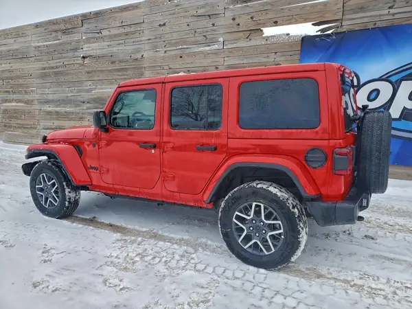 1C4PJXEN6SW529249 2025 JEEP WRANGLER - Image 2