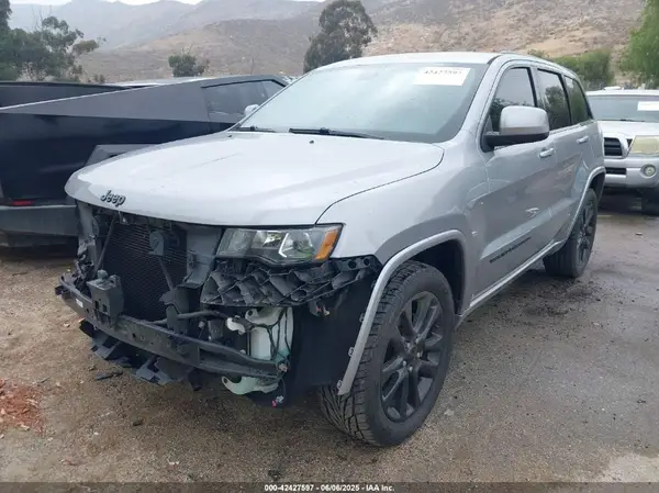 1C4RJEAG0HC702195 2017 JEEP GRAND CHEROKEE - Image 2