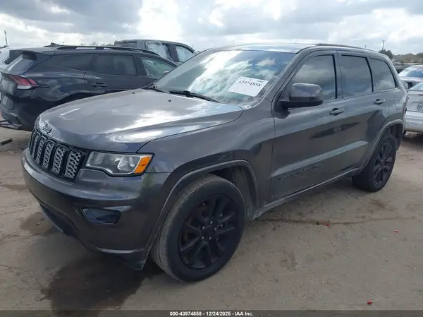 1C4RJEAG0HC952357 2017 JEEP GRAND CHEROKEE - Image 2