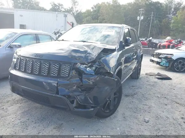 1C4RJEAG2HC813279 2017 JEEP GRAND CHEROKEE - Image 2