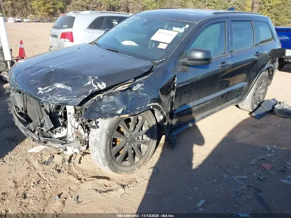 1C4RJEAG2KC824063 2019 JEEP GRAND CHEROKEE - Image 2