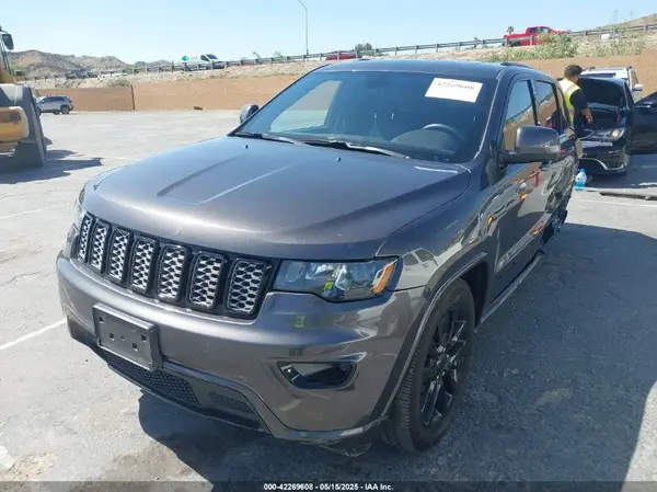 1C4RJEAG4HC816457 2017 JEEP GRAND CHEROKEE - Image 2