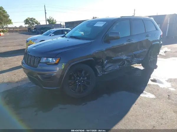 1C4RJEAG4HC823005 2017 JEEP GRAND CHEROKEE - Image 2