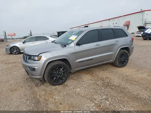 1C4RJEAG4HC869031 2017 JEEP GRAND CHEROKEE - Image 2