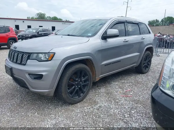 1C4RJEAG4JC253013 2018 JEEP GRAND CHEROKEE - Image 2
