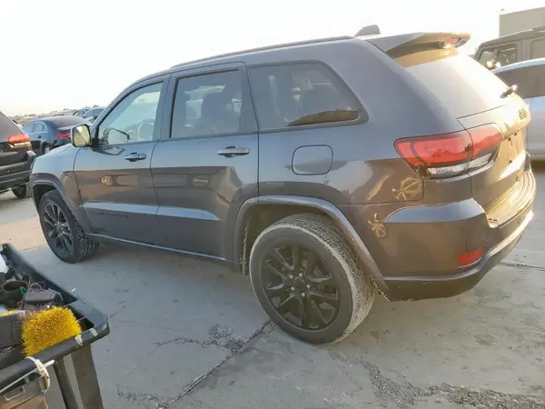 1C4RJEAG4JC380621 2018 JEEP GRAND CHEROKEE - Image 2
