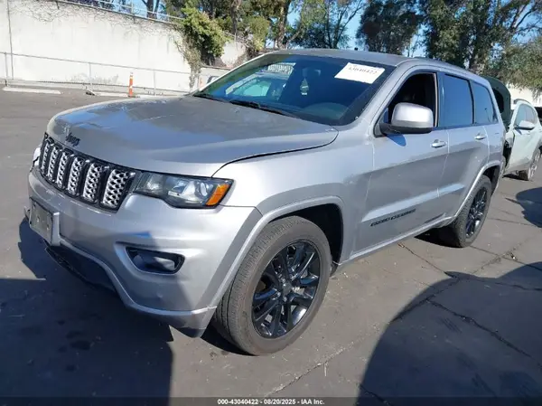 1C4RJEAG5HC708008 2017 JEEP GRAND CHEROKEE - Image 2