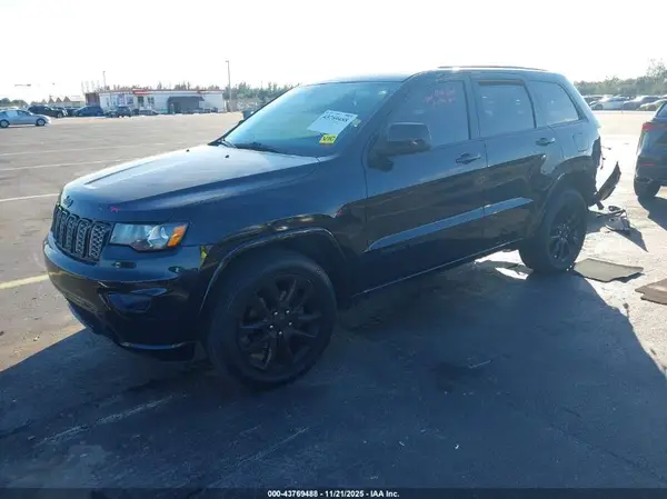 1C4RJEAG7HC888205 2017 JEEP GRAND CHEROKEE - Image 2