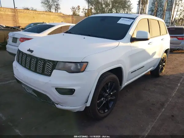 1C4RJEAG8HC823220 2017 JEEP GRAND CHEROKEE - Image 2