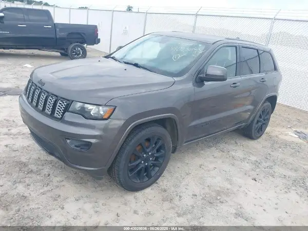 1C4RJEAG8HC893154 2017 JEEP GRAND CHEROKEE - Image 2