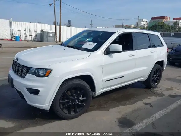 1C4RJEAG8HC896166 2017 JEEP GRAND CHEROKEE - Image 2