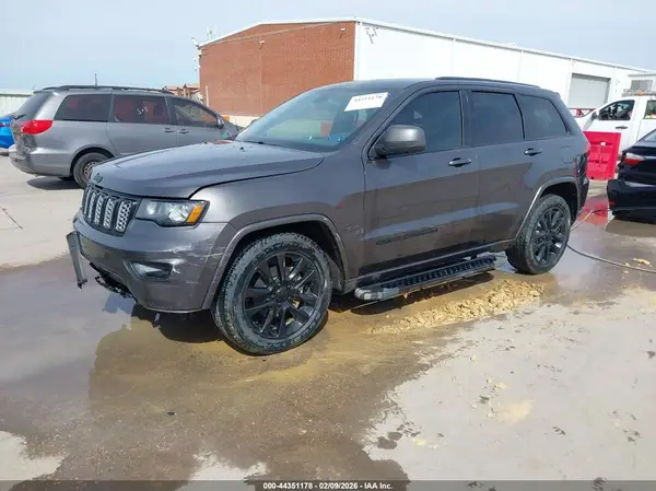 1C4RJEAG8HC952932 2017 JEEP GRAND CHEROKEE - Image 2