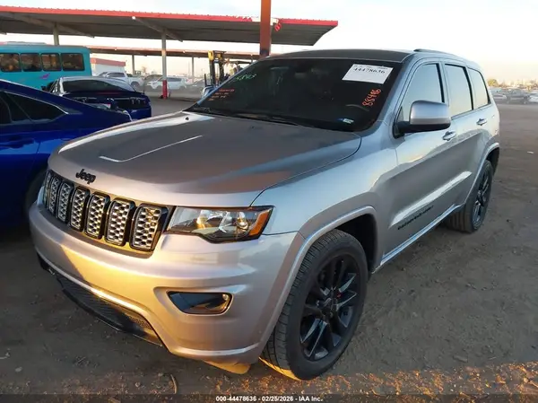 1C4RJEAG8JC125583 2018 JEEP GRAND CHEROKEE - Image 2