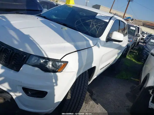 1C4RJEAGXHC952415 2017 JEEP GRAND CHEROKEE - Image 2