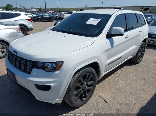 1C4RJEAGXHC952818 2017 JEEP GRAND CHEROKEE - Image 2