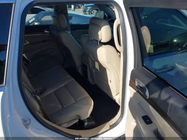 1C4RJEBG2JC109734 2018 JEEP GRAND CHEROKEE - Image 8